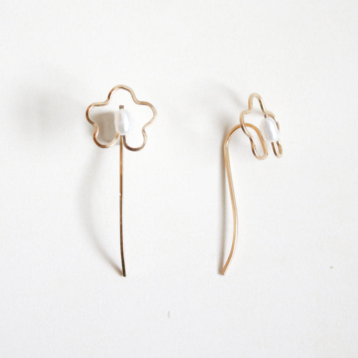 Hooks and Luxe Flower Pearl Earrings