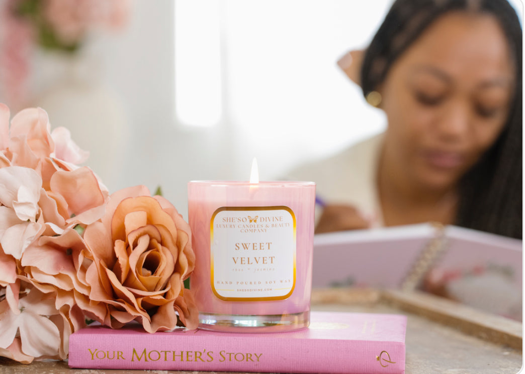SHE'SO DIVINE Sweet Velvet Candle